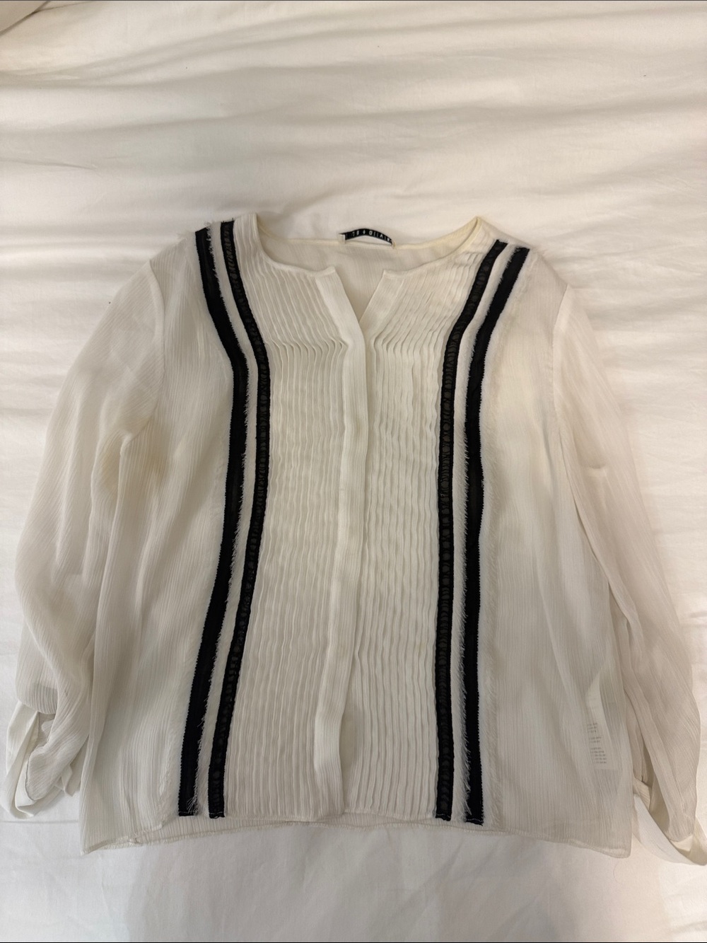 Alice + Olivia Cream Long-Sleeve Pleated Blouse with Black Trim